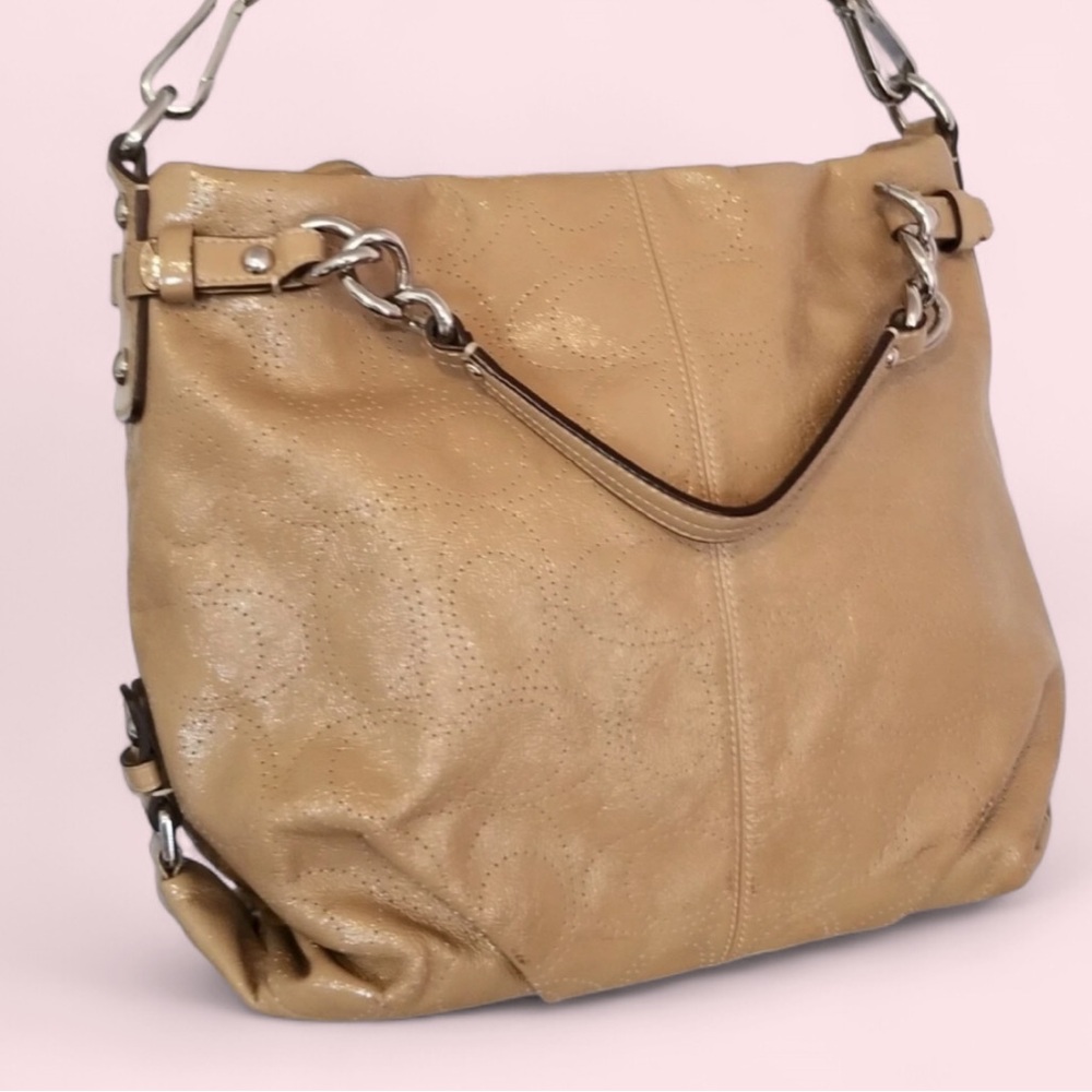 Elegant Tan Coach BrookeLeather Shoulder Bag